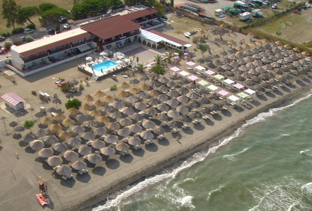 Beach Club Ippocampo ภายนอก รูปภาพ